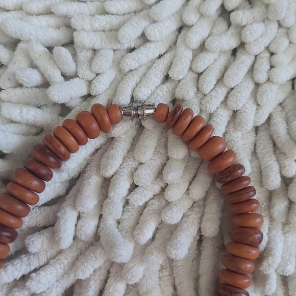 Unbranded wooden bead necklace - Picture 4 of 4